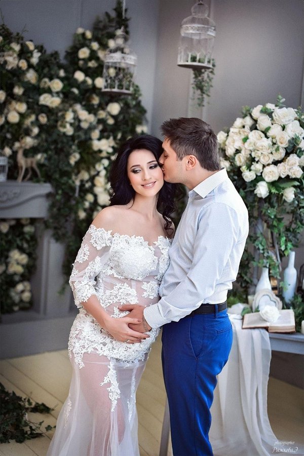 Белое платье с пышной юбкой