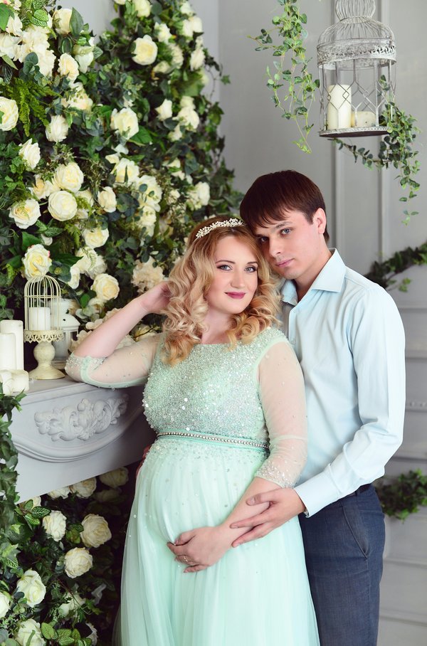 Белое платье с пышной юбкой