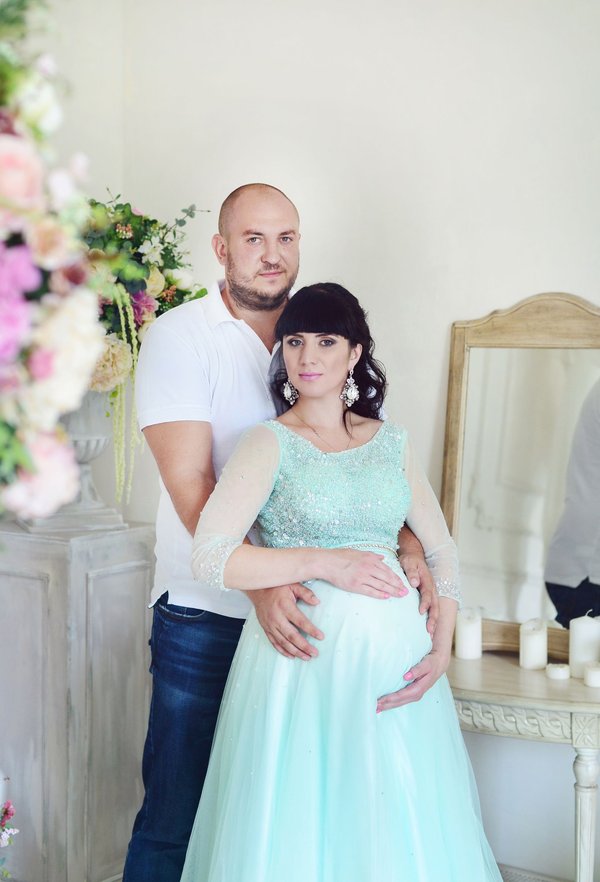 Белое платье с пышной юбкой