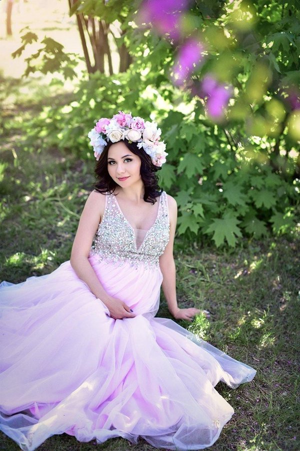 Белое платье с пышной юбкой