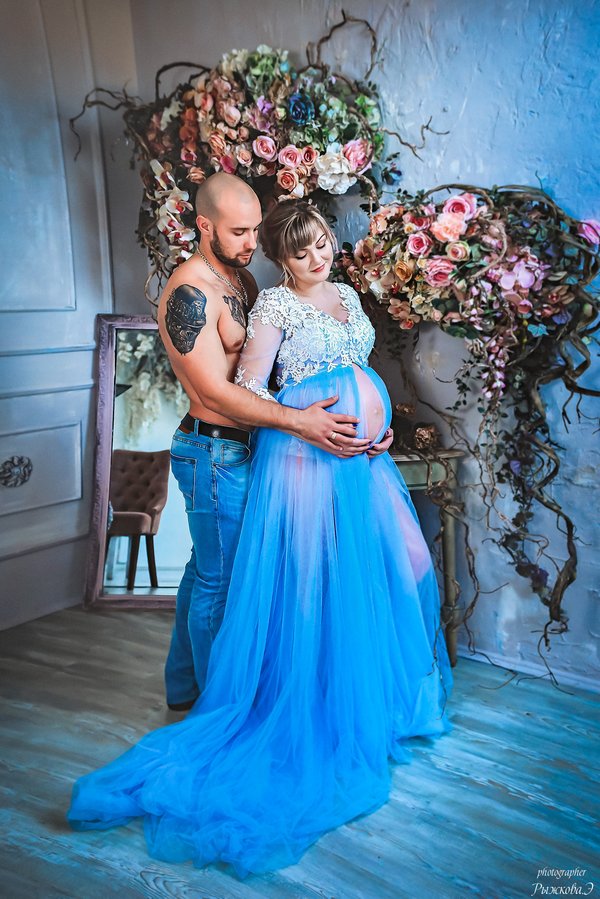 Белое платье с пышной юбкой