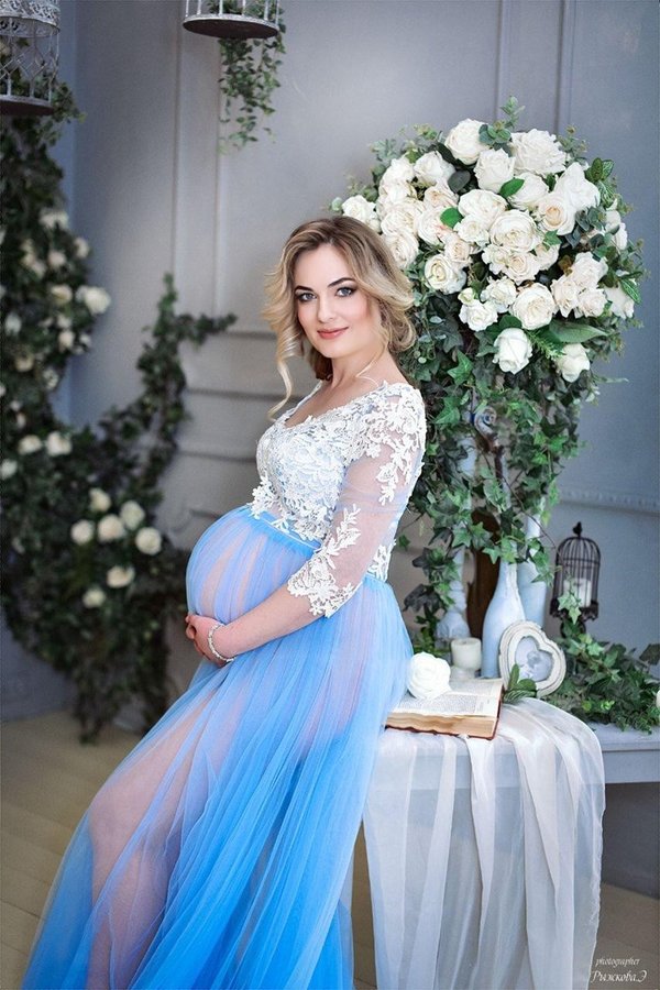 Белое платье с пышной юбкой
