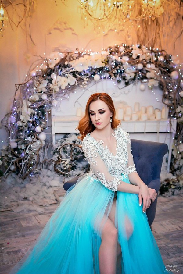 Белое платье с пышной юбкой