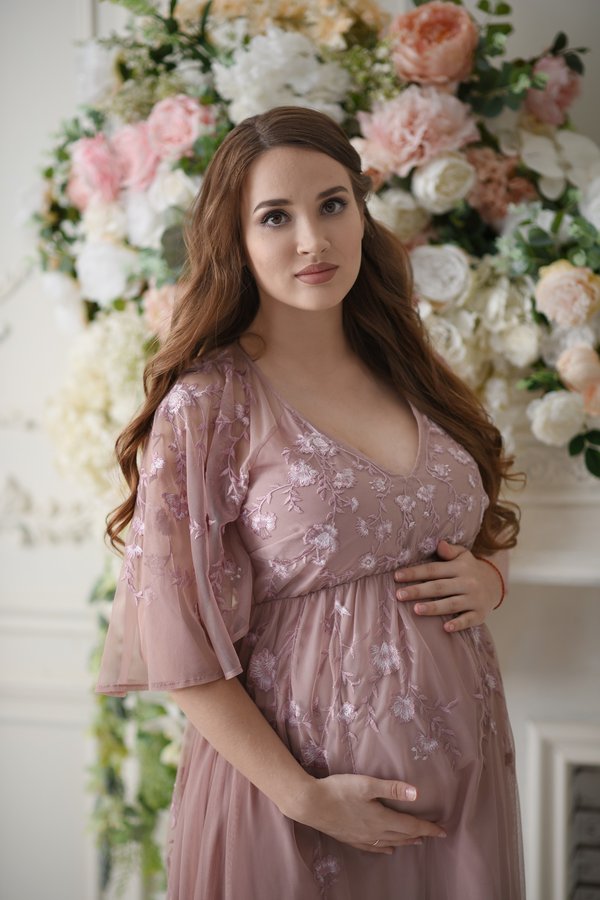 Белое платье с пышной юбкой