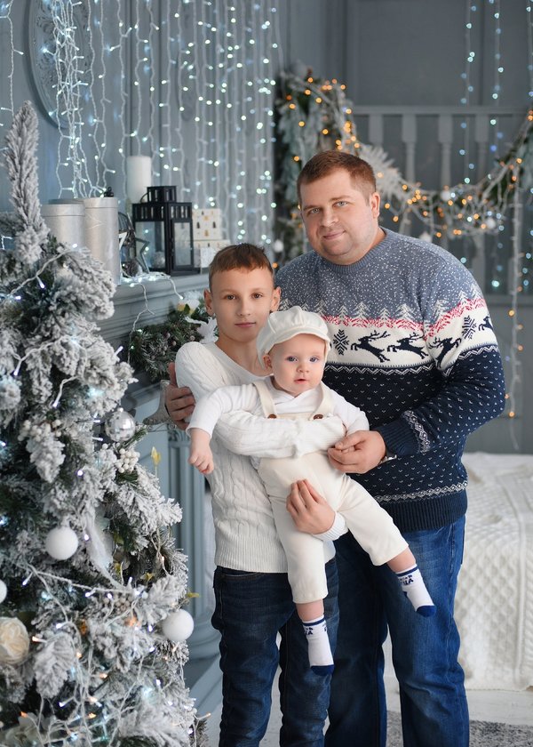 Белое платье с пышной юбкой
