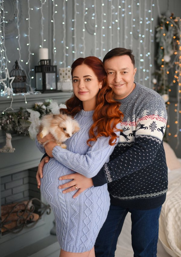 Белое платье с пышной юбкой