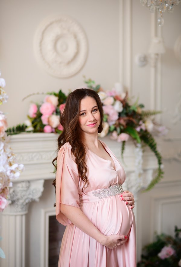 Белое платье с пышной юбкой