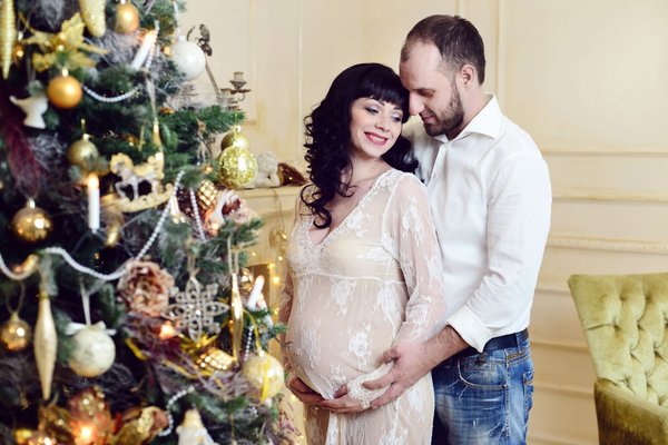 Белое платье с пышной юбкой