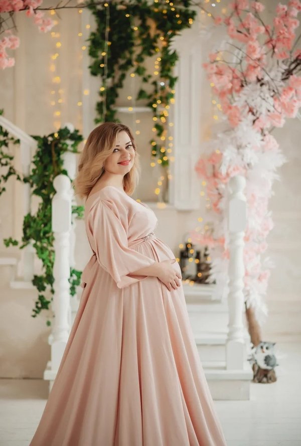 Белое платье с пышной юбкой