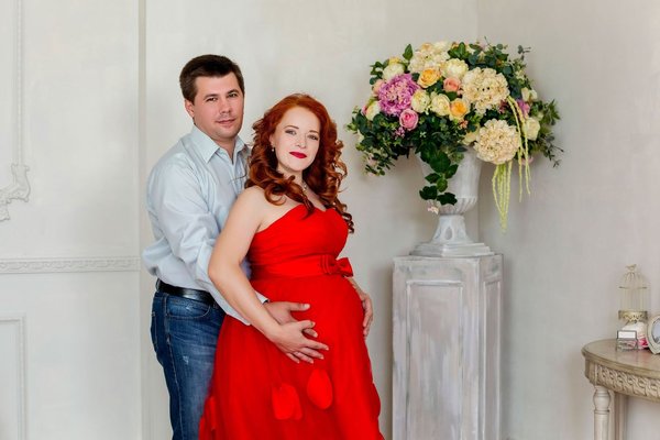 Белое платье с пышной юбкой